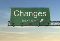 Autobahnschild mit Changes next exit