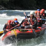 Beim Wildwasserrafting zählt zwar der Spaß, aber ebenso die Erfahrung einer geschlossenen Teamleistung.Bildquelle: pixabay.com © james3214 (CC0 Public Domain)