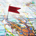 Silicon Valley flagge auf einer Landkarte