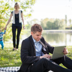Gerade in Deutschland ist die Vereinbarkeit von Familie und Beruf oft ein Ding der Unmöglichkeit. Andere Länder sind hier sehr viel weiter. Bildquelle: fotolia.com © b.neeser