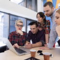 Start-Business-Team treffen im modernen Büro