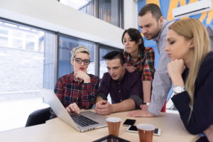 Start-Business-Team treffen im modernen Büro