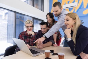 Start-Business-Team treffen im modernen Büro