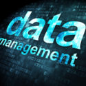 Datenkonzept: Datenverwaltung auf digitalem Hintergrund