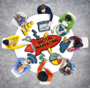 Leute-Teamwork-Digital-Marketing-Anzeigen-Technologie