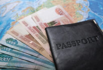 Pass, Geldscheine und Weltkarte