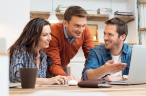 Personen im Büro-Meeting