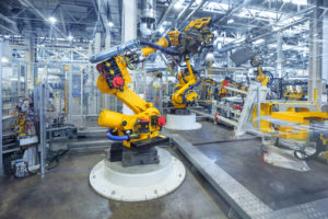 Roboter in einer Autofabrik