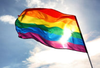 Homosexuell Flagge am Himmel Hintergrund