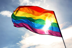 Homosexuell Flagge am Himmel Hintergrund