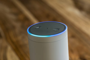 Amazon Echo Plus, das Spracherkennungs-Streaming-Gerät von Amazon