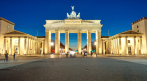 Illuminiertes Brandenburger Tor in Berlin