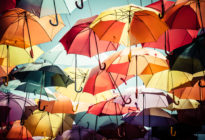 Regenschirme bieten Schutz