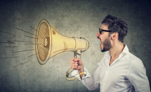 Mann mit Megaphone: Marketing-Schrei