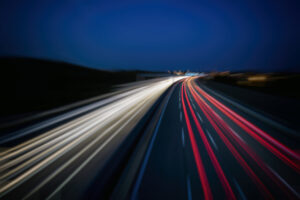 Lichter auf der Autobahn bei Nacht