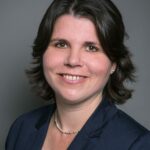 Porträtfoto vonPorträtfoto vonPorträtfoto von Carolin Fischer, Content-Managerin und Redakteurin für onpulson.de, einem Fachportal für Unternehmer und Führungskräfte aus dem Mittelstand