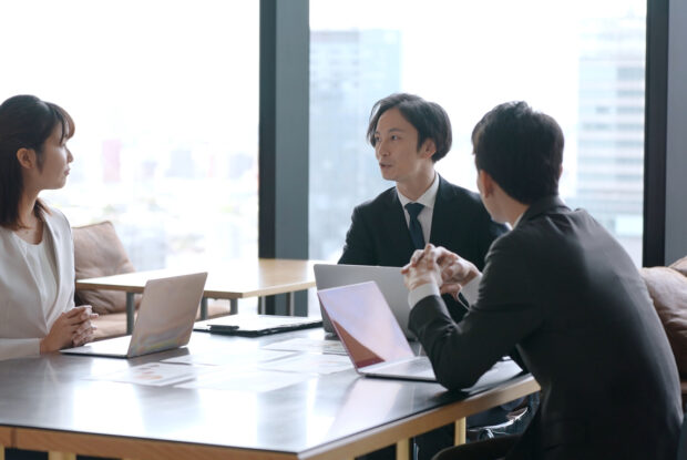 Wie Sie mit japanischen Geschäftsleuten virtuell in Kontakt treten