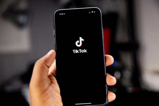 TikTok App auf einem Smartphone