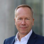 Porträtfoto von Jan Pörschmann, Gründer und Geschäftsführer der atares GmbH