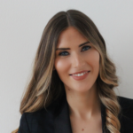 Porträtfoto von Antonia Hertlein, Head of SXO, Löwenstark Online-Marketing GmbH