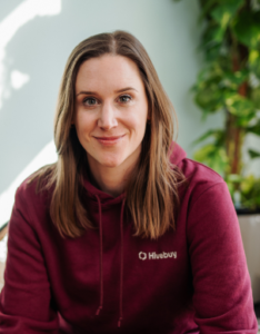 Porträtfoto von Bettina Fischer, Gründerin und CEO von Hivebuy