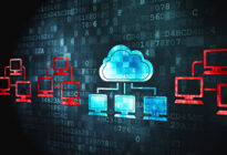 Cloud-Symbol auf Rechner-Symbolen auf Computer-Screen