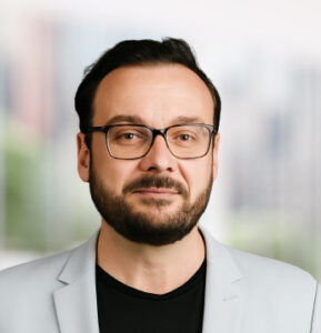 Porträtfoto von Julius Heuckenkamp_Head of Marketing von Aterima Care