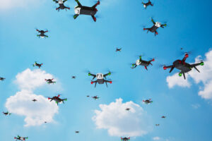 Drohnen fliegen am Himmel