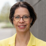 Porträtfoto von Elena Springub, Beraterin, Unternehmerin und Dozentin für Leadership & Transformation bei Springub Consult