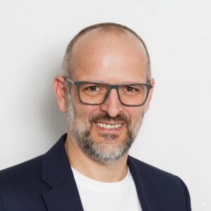 Porträtfoto von Manuel Schmöllerl, Gründer von HeyFinders